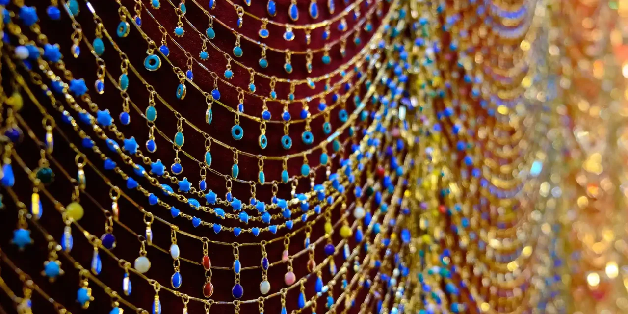 The Significance of Traditional Jewelry and Accessories in Middle Eastern Couture