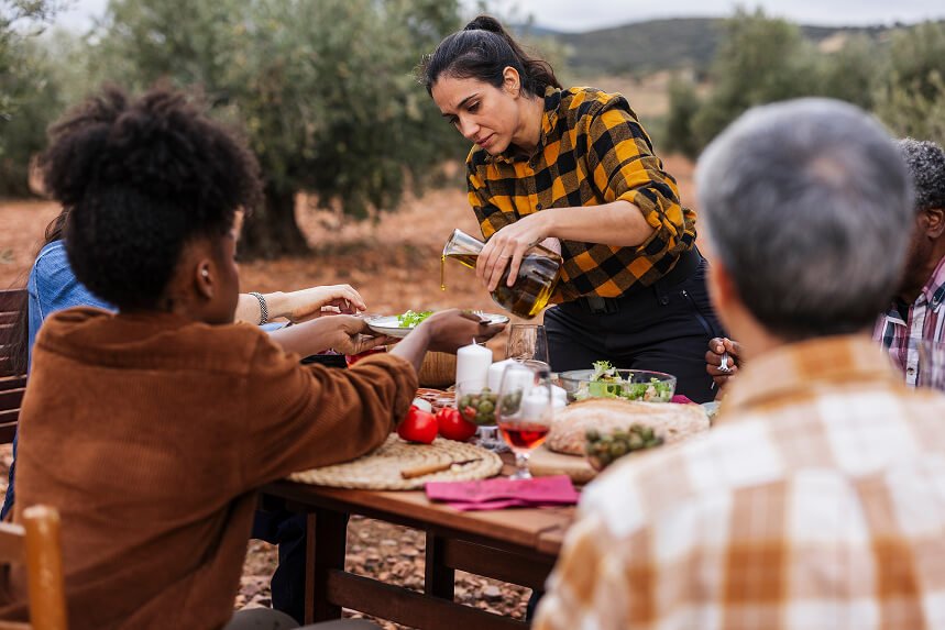 Olive oil, closing image