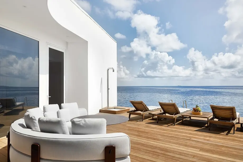 THE MURAKA Overwater Deck Day_Credit Justin Nicholas - ALO MAgazine