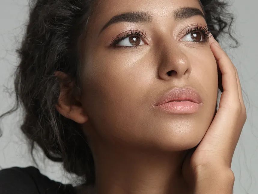 Summer 2026 eye makeup trend featuring bold waterline and metallic finish