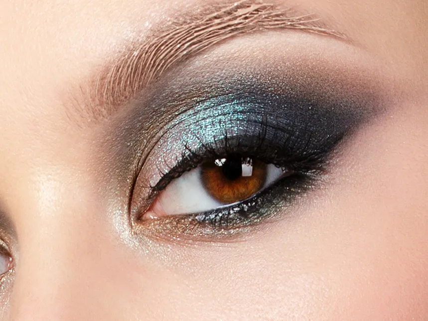 Modern smoky eye with smudged base and baby wing
